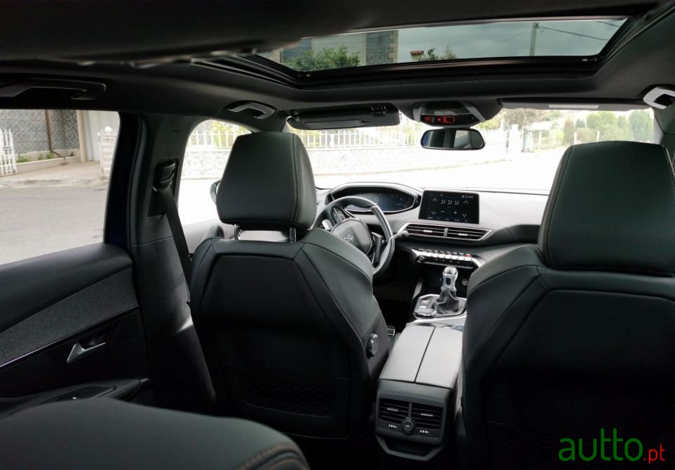 2017' Peugeot 3008 photo #6