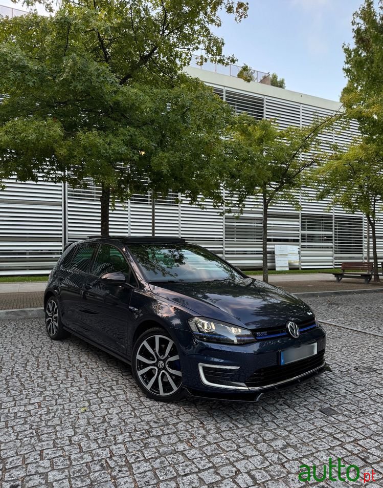 2015' Volkswagen Golf photo #2