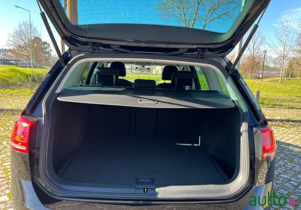 2016' Volkswagen Golf Variant photo #5