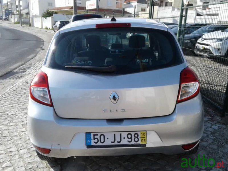 2010' Renault Clio photo #4