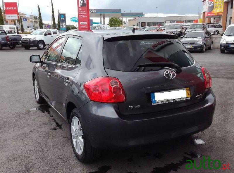 2007' Toyota Auris 1.4 D-4D photo #2