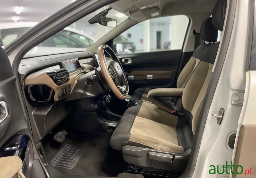 2014' Citroen C4 Cactus photo #5