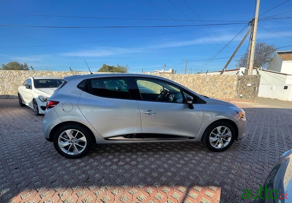 2016' Renault Clio photo #6