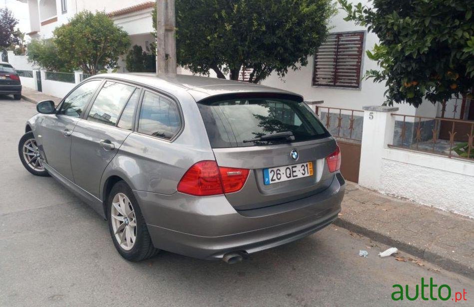 2011' BMW 318 Touring photo #4