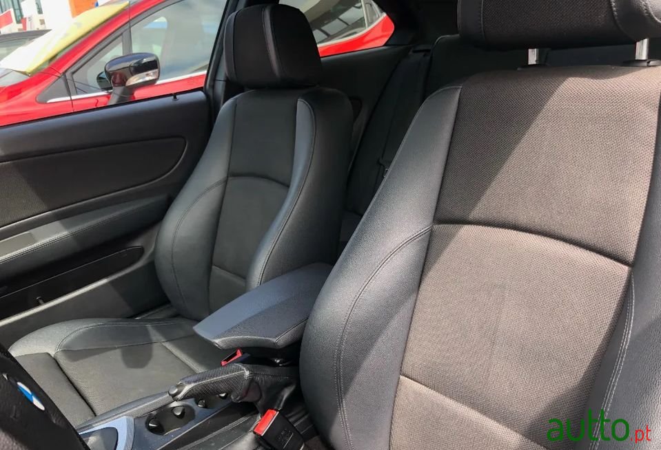 2011' BMW 120 photo #6