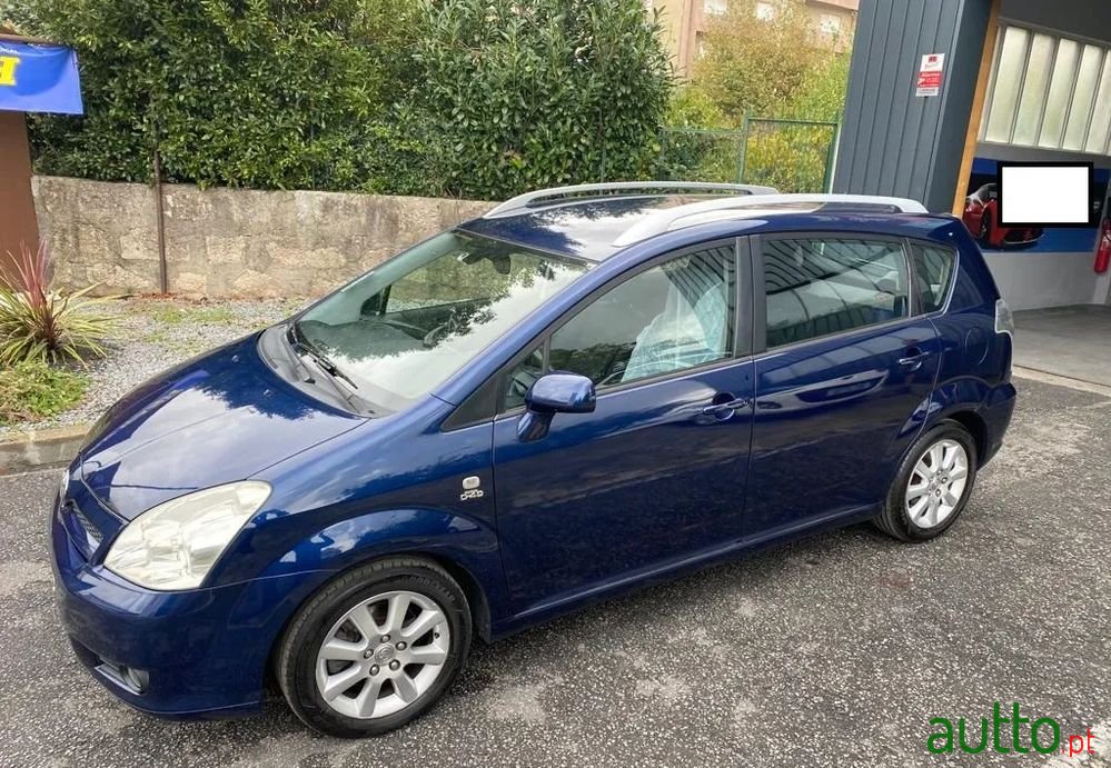 2005' Toyota Corolla Verso photo #2