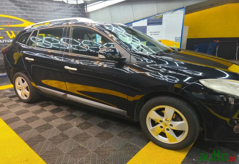 2012' Renault Megane Sport Tourer photo #6