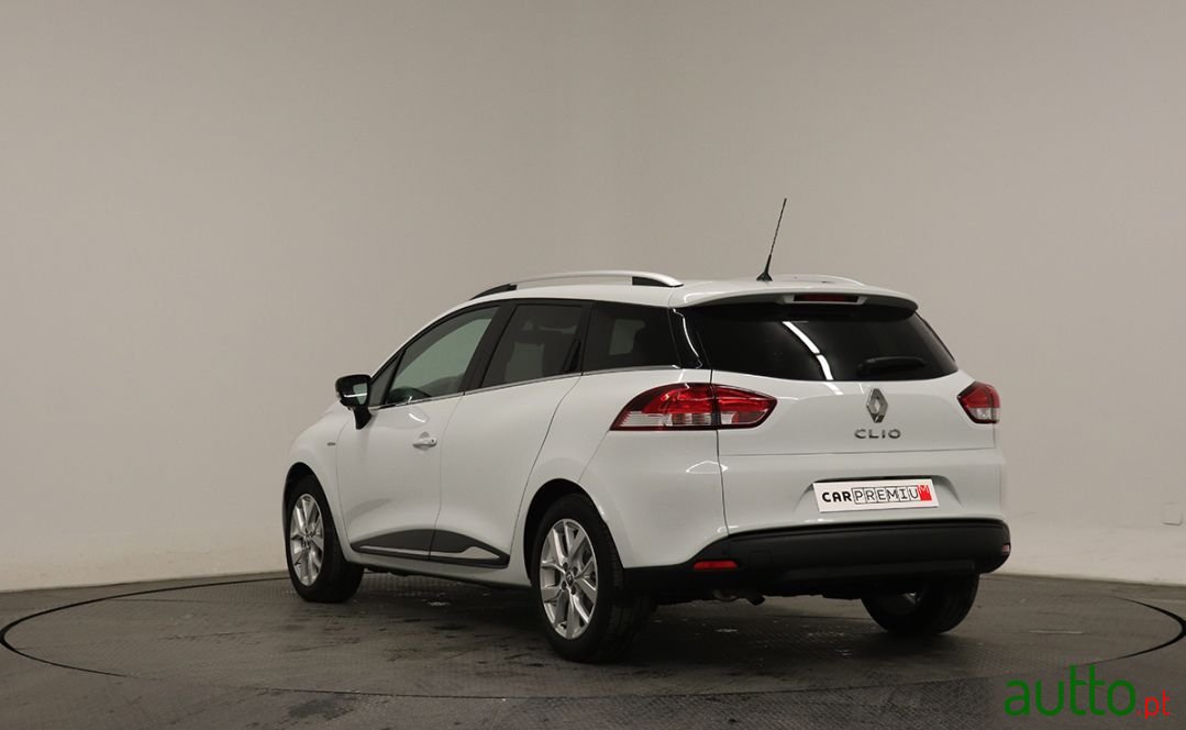 2020' Renault Clio Sport Tourer photo #4