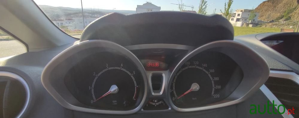 2010' Ford Fiesta 1.25 Titanium photo #4