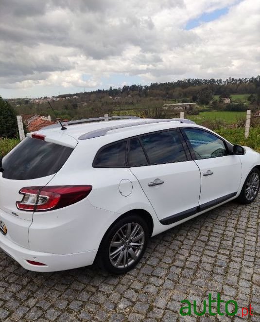 2010' Renault Megane Sport Tourer photo #3