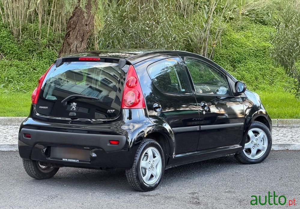 2010' Peugeot 107 1.0 Trendy E4 photo #3