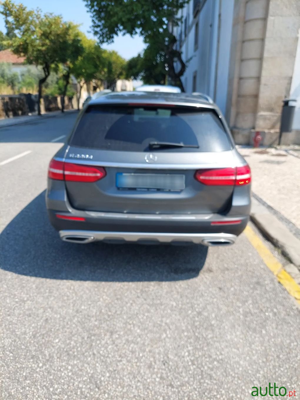 2017' Mercedes-Benz E-220 photo #2