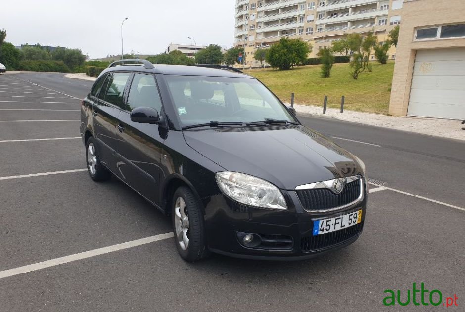 2008' Skoda Fabia Break photo #3