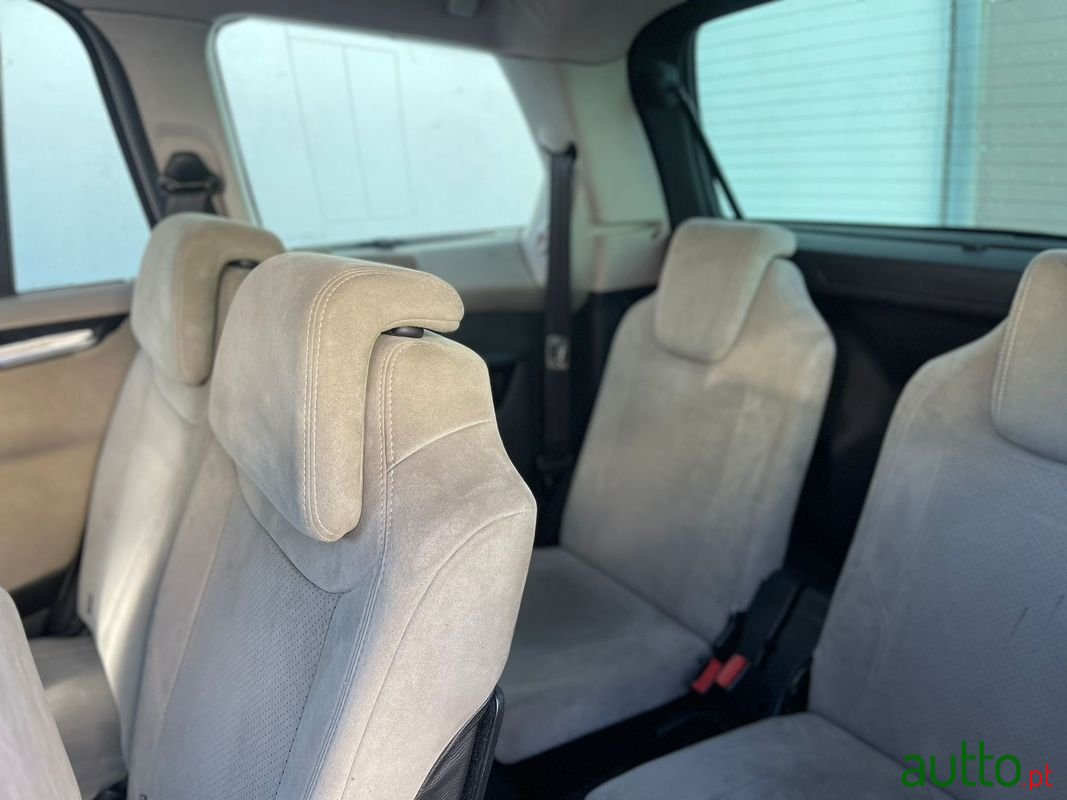 2009' Citroen C4 Grand Picasso photo #6