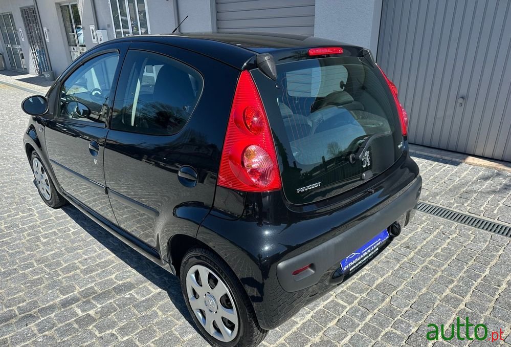 2009' Peugeot 107 1.0 Trendy photo #2