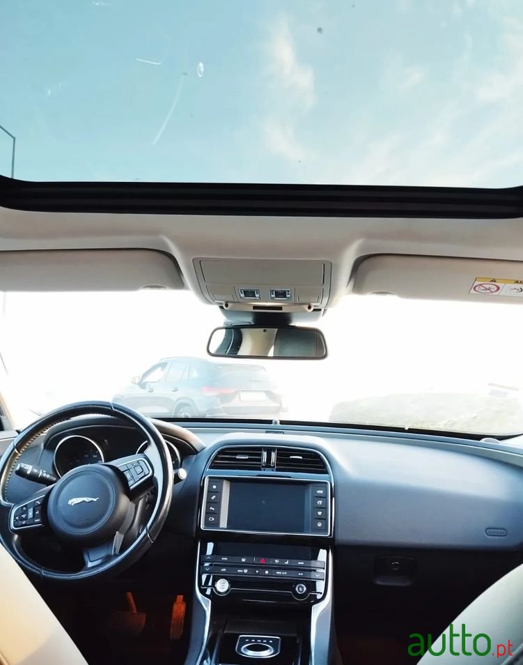 2016' Jaguar XE 2.0 D Prestige Aut. photo #6