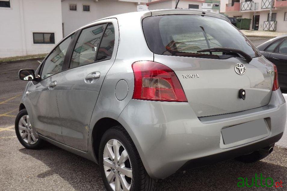 2009' Toyota Yaris photo #3