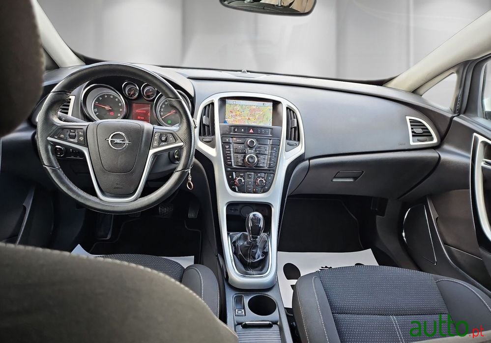 2012' Opel Astra Gtc 1.4 T S/S photo #4