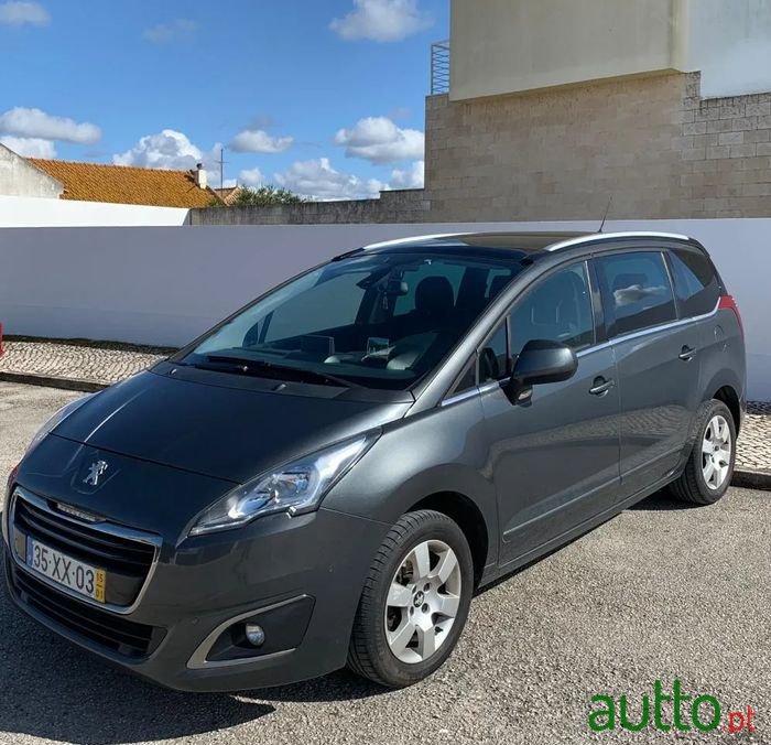 2015' Peugeot 5008 photo #1