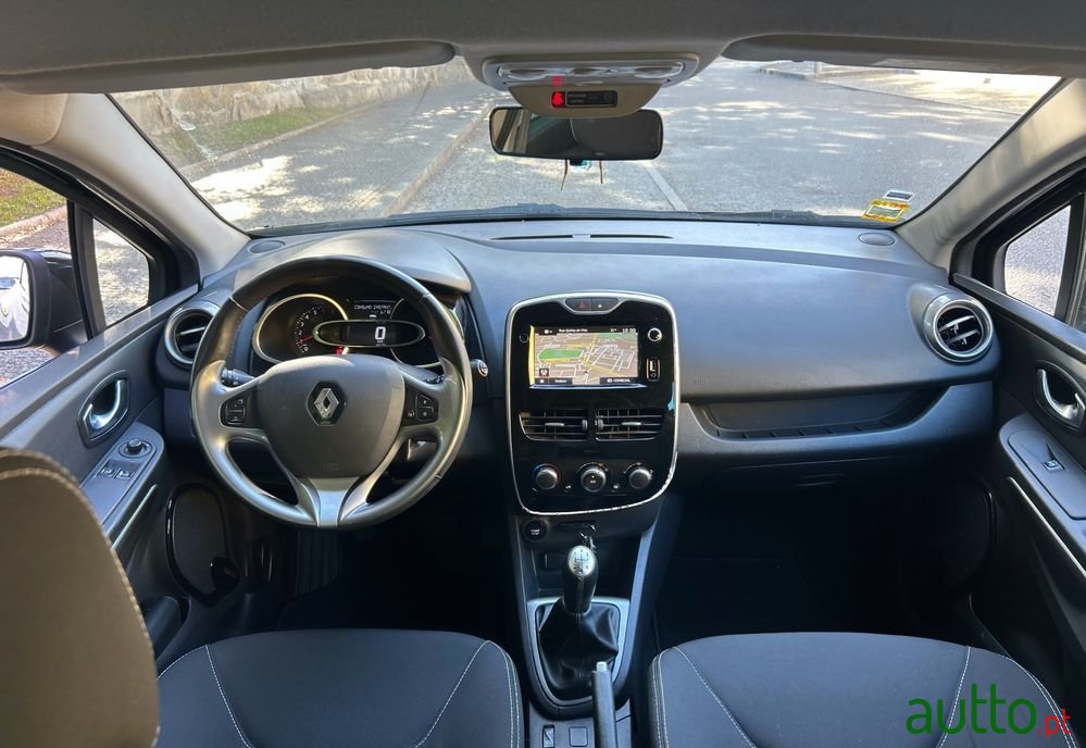 2016' Renault Clio Sport Tourer photo #5