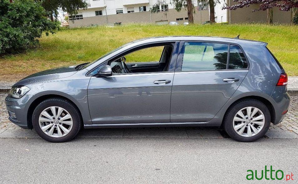 2017' Volkswagen Golf photo #4