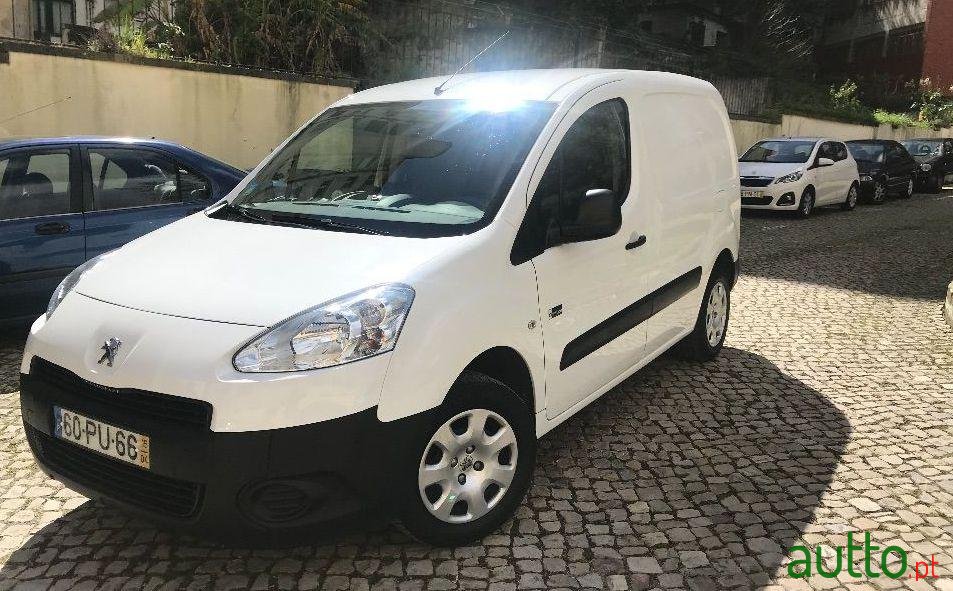 2015' Peugeot Partner photo #3