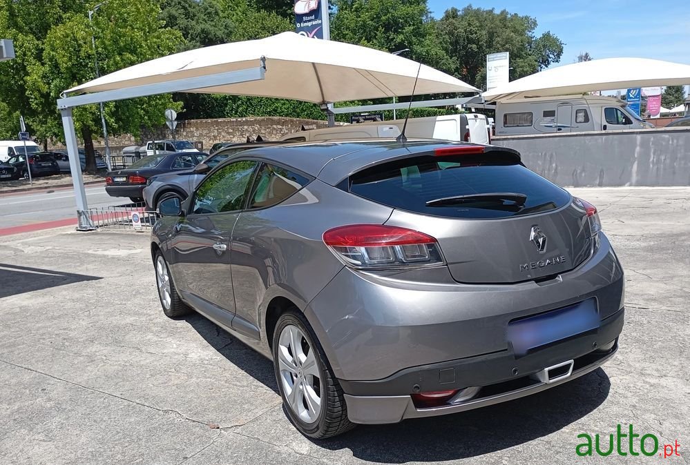 2011' Renault Mégane Coupe photo #2