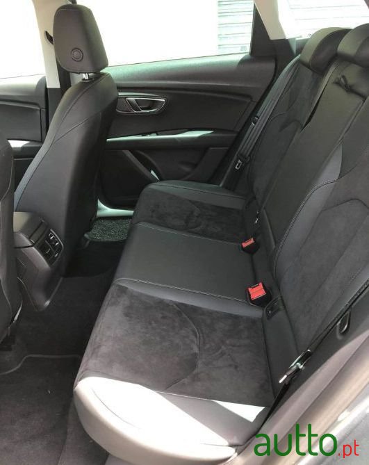 2018' SEAT Leon St photo #1