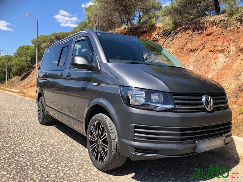 2017' Volkswagen Transporter photo #6