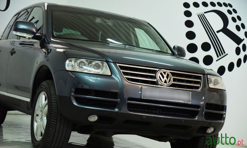 2005' Volkswagen Touareg photo #2