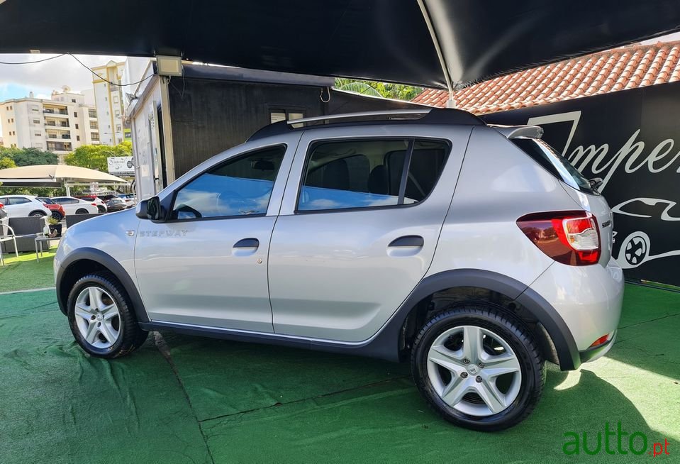 2016' Dacia Sandero photo #2