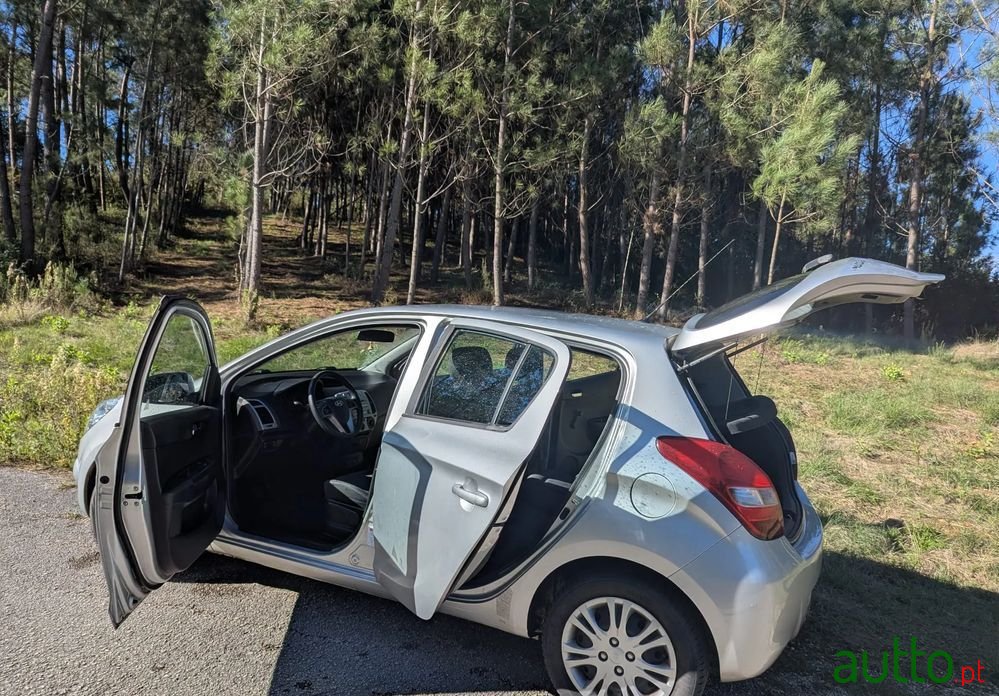 2009' Hyundai i20 photo #5