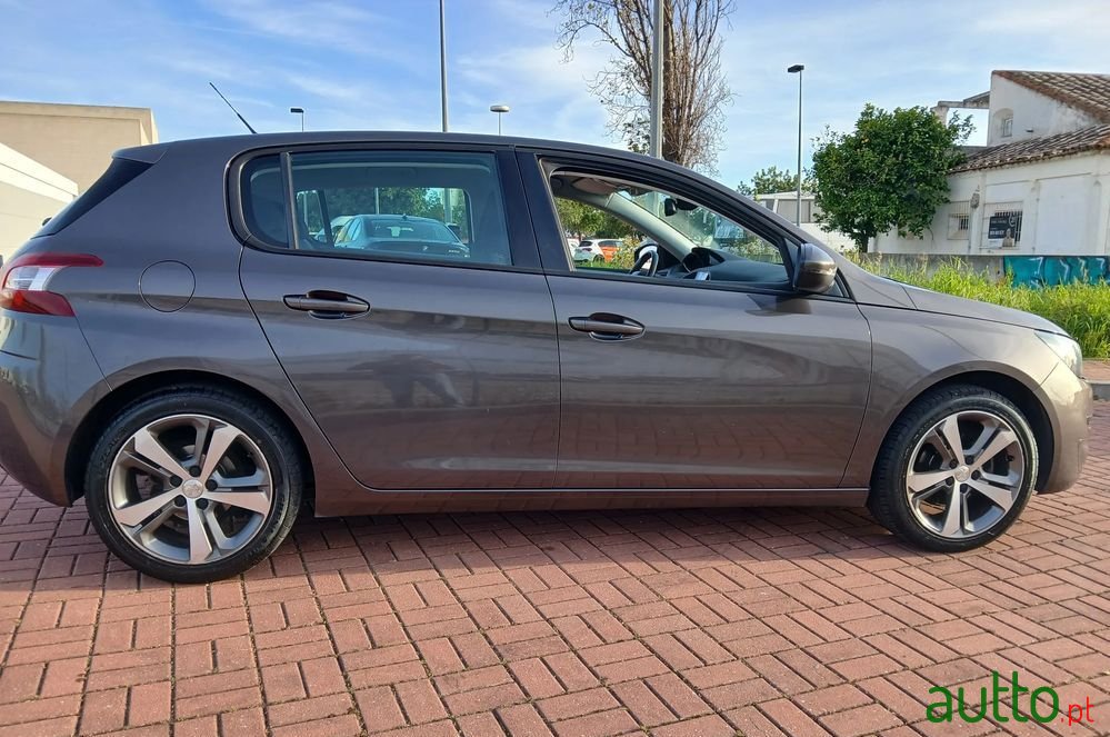 2013' Peugeot 308 1.6 E-Hdi Allure photo #3