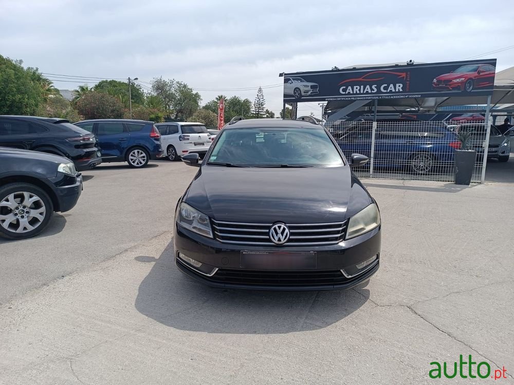 2011' Volkswagen Passat photo #3