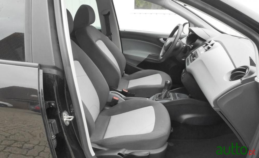 2015' SEAT Ibiza photo #5