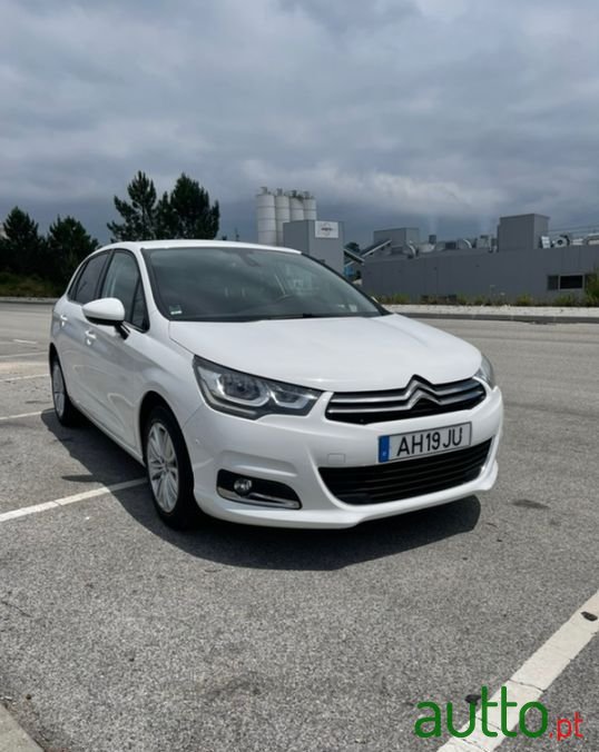 2017' Citroen C4 photo #1