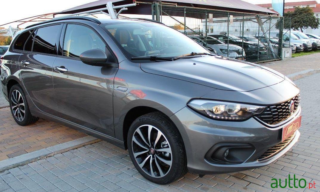 2019' Fiat Tipo Station Wagon photo #2