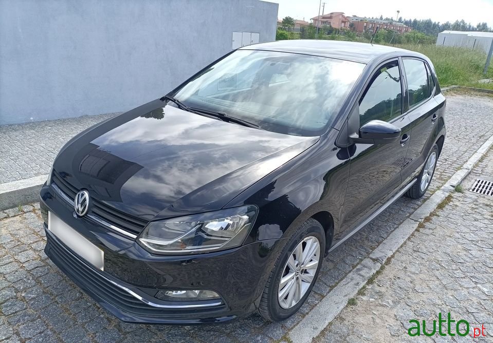 2014' Volkswagen Polo photo #3