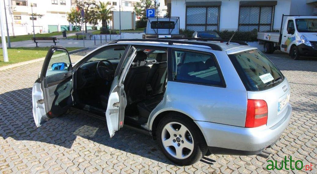 1999' Audi A4 Avant photo #2
