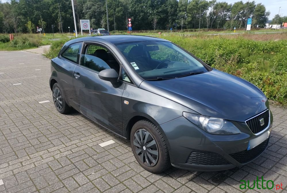 2011' SEAT Ibiza photo #1