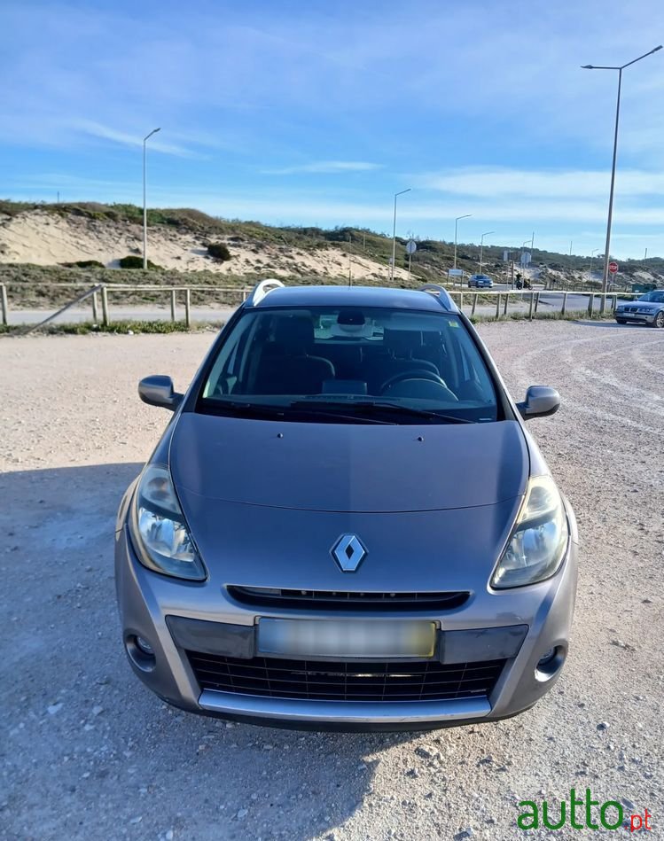 2011' Renault Clio Break photo #2