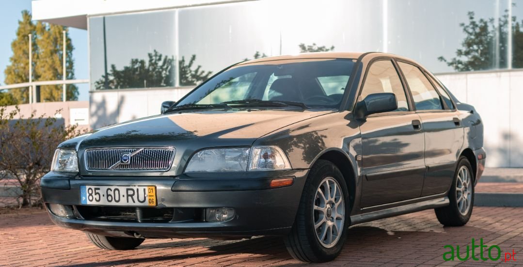 2001' Volvo S40 photo #6