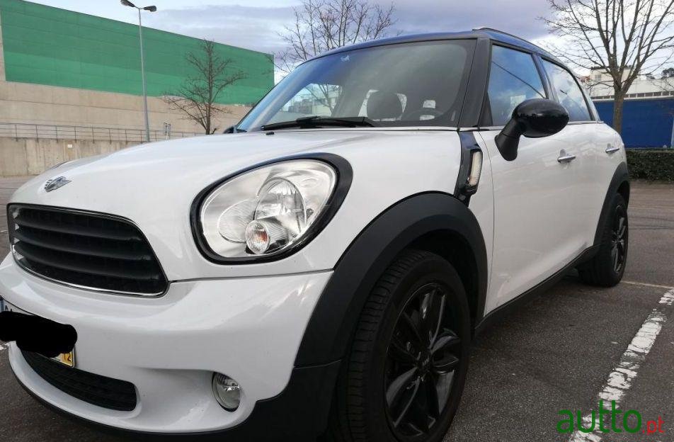 2010' MINI Countryman Cooper D photo #3
