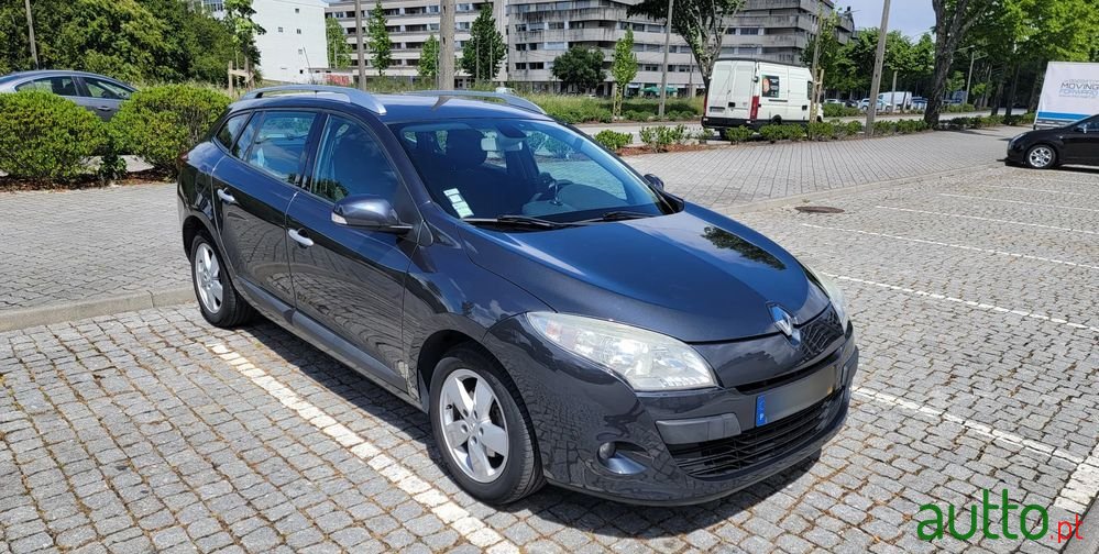 2010' Renault Megane Sport Tourer photo #3