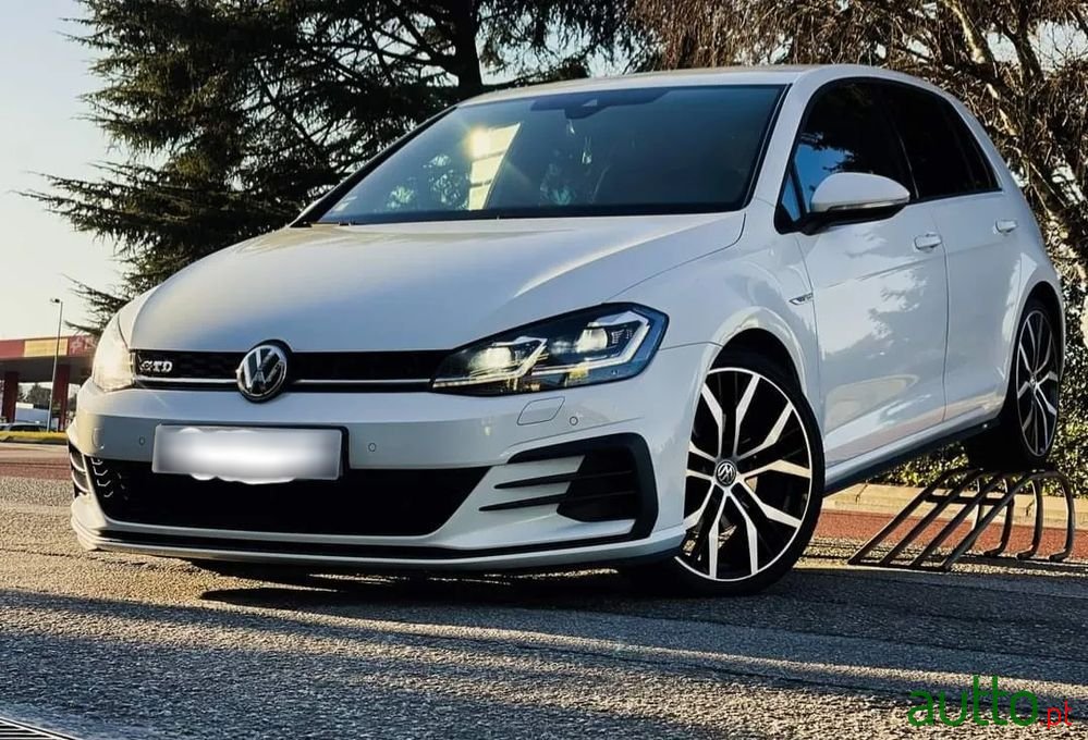 2017' Volkswagen Golf photo #1