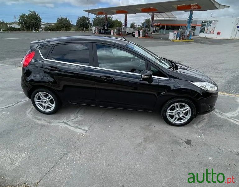 2014' Ford Fiesta photo #2