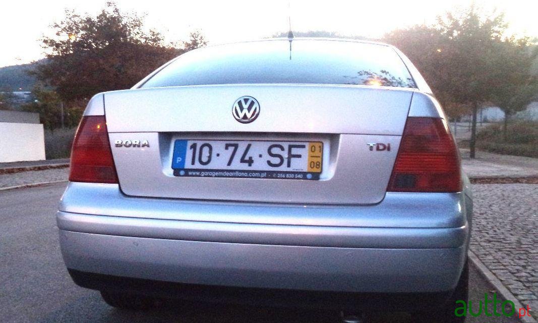 2001' Volkswagen Bora 1.9 Tdi Highline photo #2