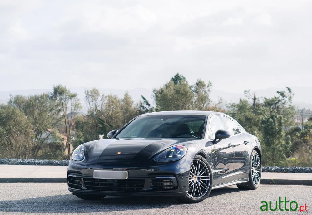 2018' Porsche Panamera 4 E-Hybrid photo #1