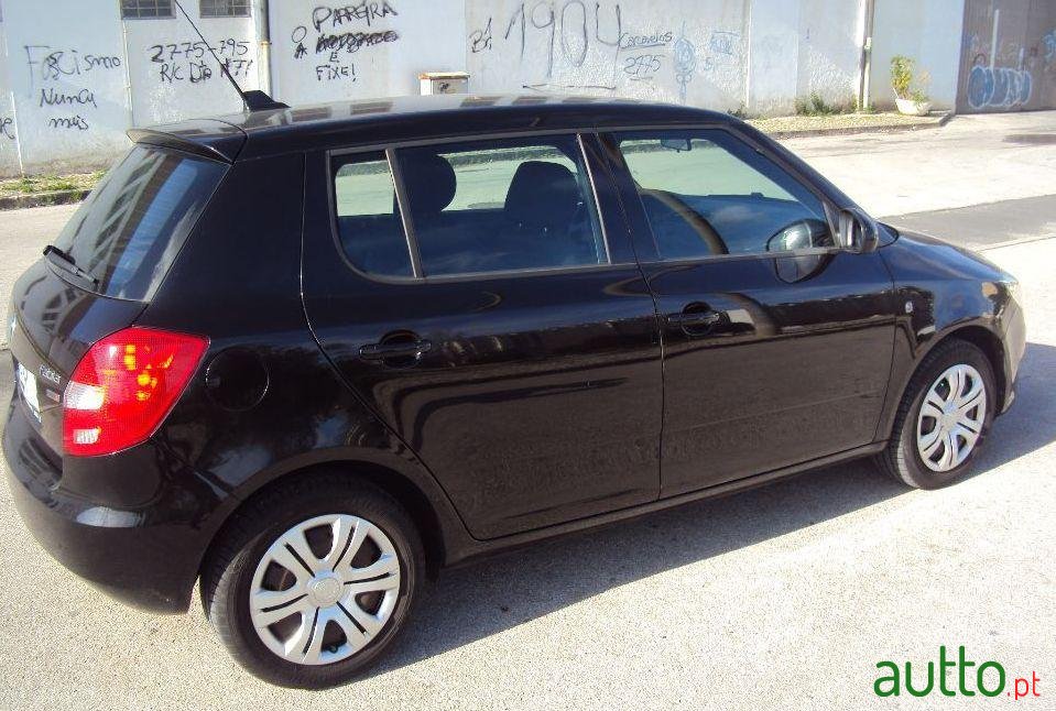 2011' Skoda Fabia 1.6Tdi photo #1