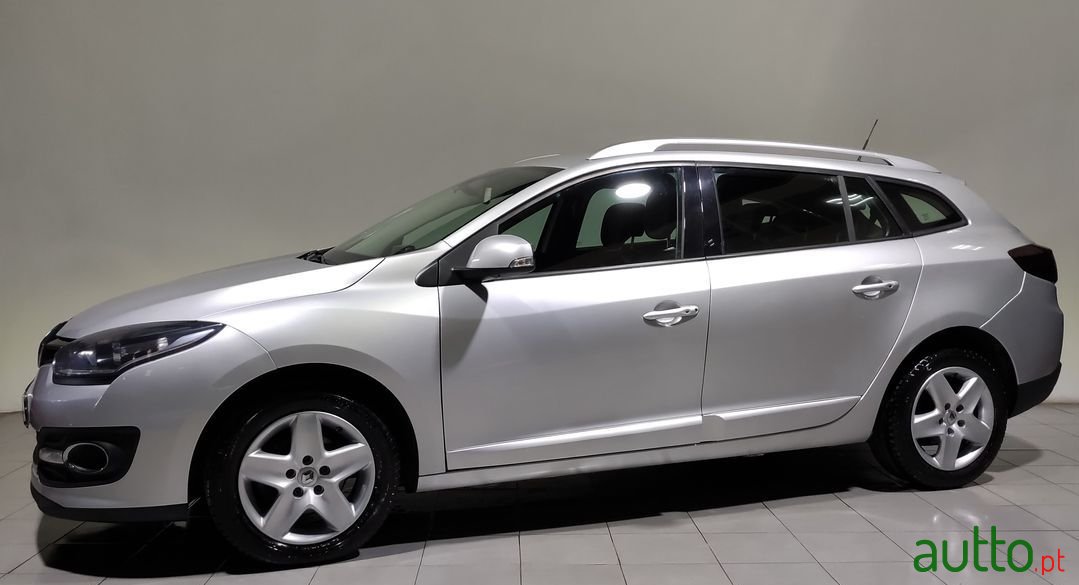 2015' Renault Megane Sport Tourer photo #2